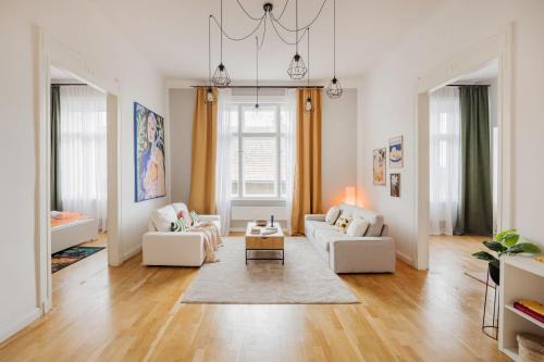 Csarnok negyed Appartement | Pastel Dream 3BR Central Gem Artful Spacious