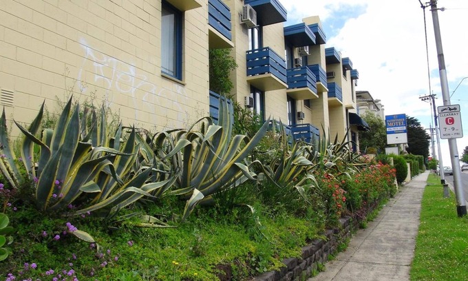Kew Hôtel | Pathfinder Motel