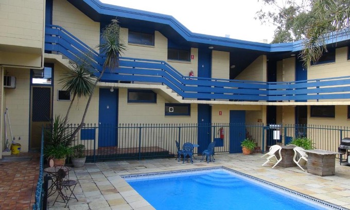 Kew Hôtel | Pathfinder Motel