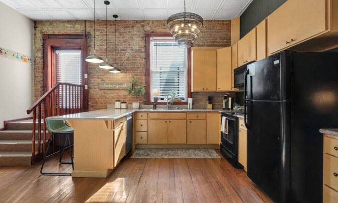 Great Falls Appartement | Patio/Fire Pit | In Unit Laundry | Downtown | Parking | King Bed