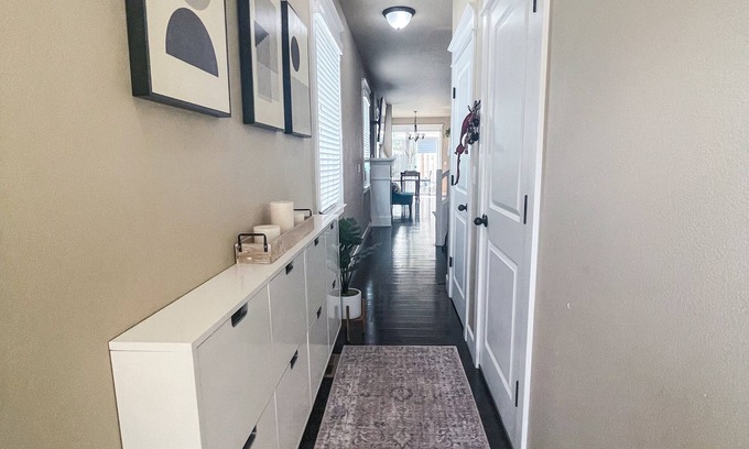 West Portland Park Maison | Patio w/ fire pit home ✶ 10min to DT → Has it all!
