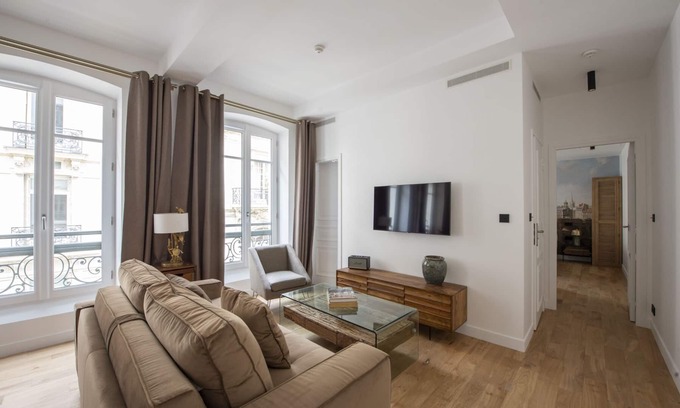 Faubourg-du-Roule Appartement | Patras, 4 étoiles, Le Luxe à 1 minute à pieds des Champs-Elysées