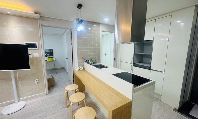 Songpa Appartement | Pause Moment: Your Fully Equipped Seoul Stay - Rooftop View of Lotte Tower