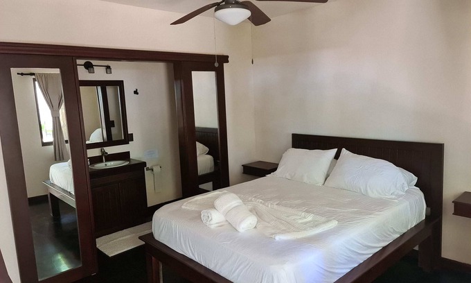 Dominical Hôtel | Pavones Beach Queen Room at Hona Beach Hotel