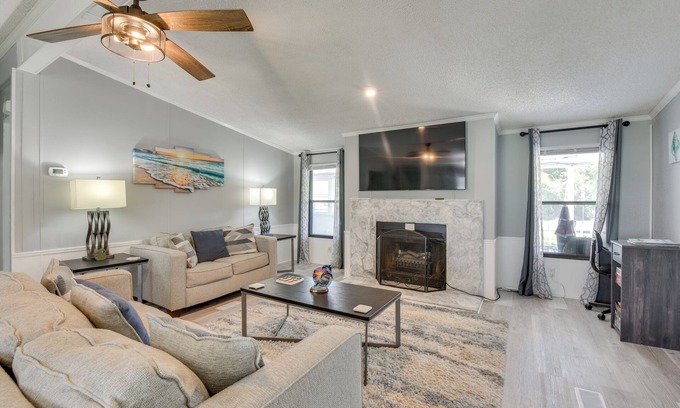 West Panama City Beach Maison | PCB Family Home w/Sunroom, 1 Mi to Shore!