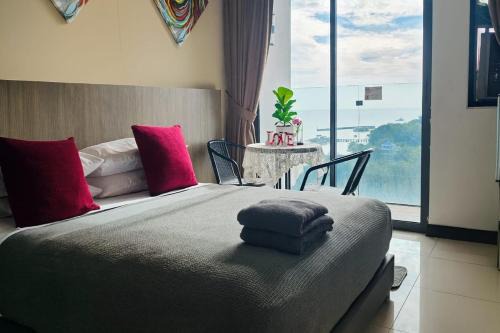 Kampung Bahasa Kapor Appartement | PD D'Wharf The Bay Superior Queen Room SeaView Balcony