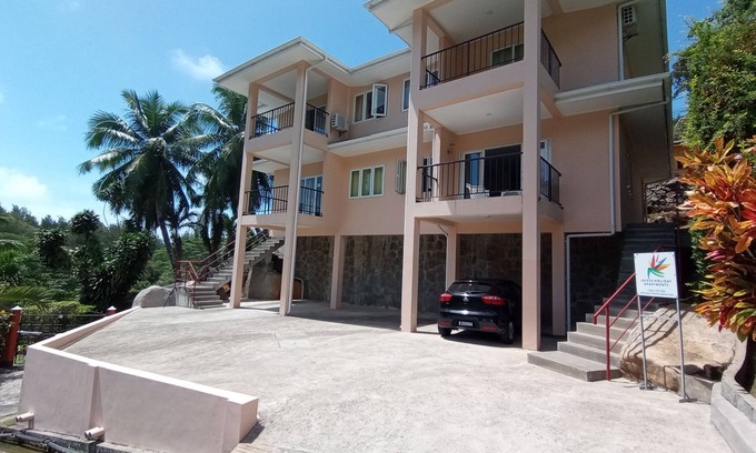 Anse aux Pins Appartement | Peace in Paradise with mountain views and 5 minutes walk to the beach