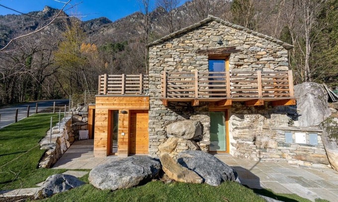 Cortinaccia Chalet De Ski | Peace in the nature close to Palazzo Vertemate, Madesimo and Engadina.