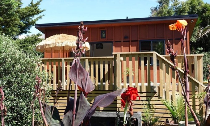 Waihi Beach Cabine | Peace of Bali 1 bed cabin set in a tropical garden with WiFi & AC in Waihi Beach