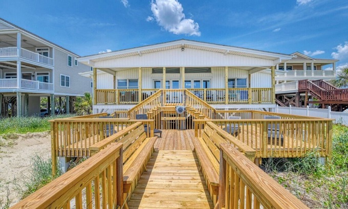 Long Bay Estates Maison | Peace of Heaven Three Bedroom Oceanfront Home in Long Bay Estates