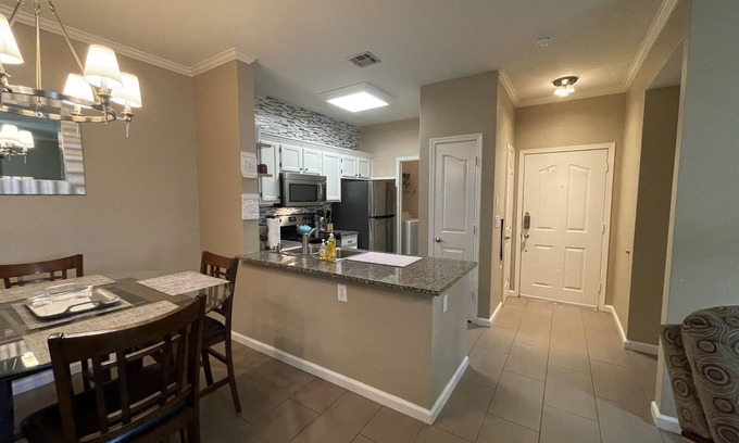 Foothills Copropriété | Peaceful 2 bedroom 2 bathroom ground floor condo steps from pool and hot tub!