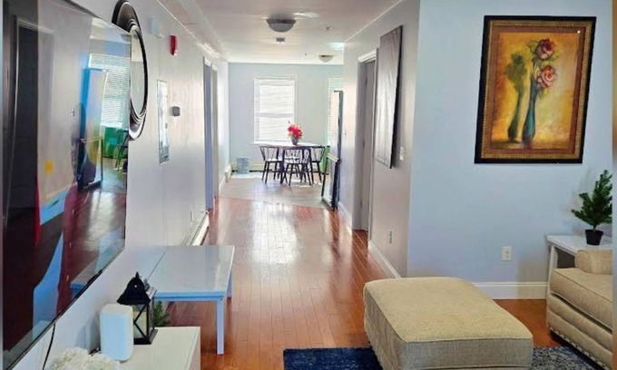 Metropolitan Hill - Beech Street Copropriété | Peaceful 2-bedroom condo with AC in charming Roslindale
