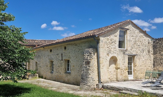 Saint-Andre-de-Cubzac Maison | Gîte 3 ETOILES paisible, au coeur du Château l'Insoumise