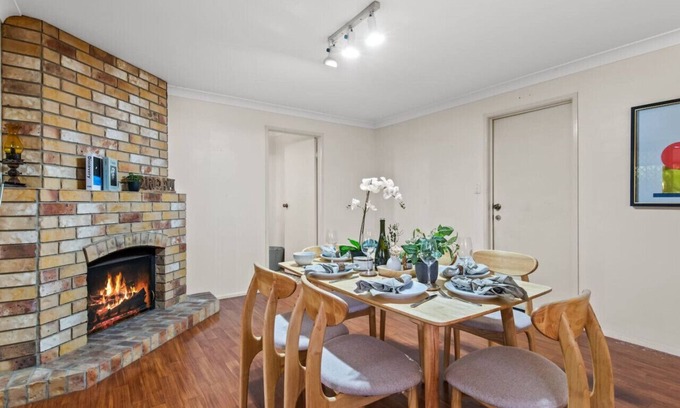 Sunnybank Maison | Peaceful 4BR at Sunnybank CBD w/2Parking/Yard/Mall