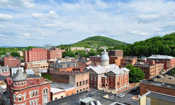 Staunton Hôtel | Peaceful Accommodation w/ Indoor Pool | 2 Units Near Downtown