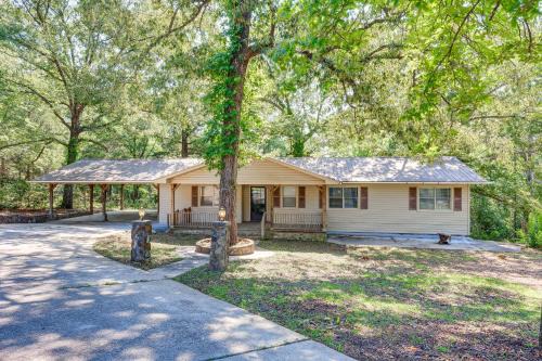 Jackson Maison | Peaceful Alabama Vacation Rental with Large Deck