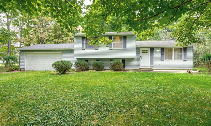 Allegany Maison | Peaceful Allegany Home, Walk to SBU!