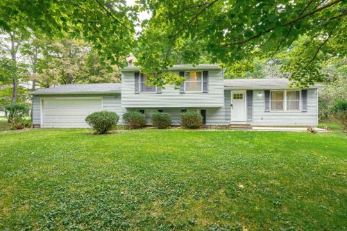 Allegany Maison | Peaceful Allegany Home, Walk to SBU!