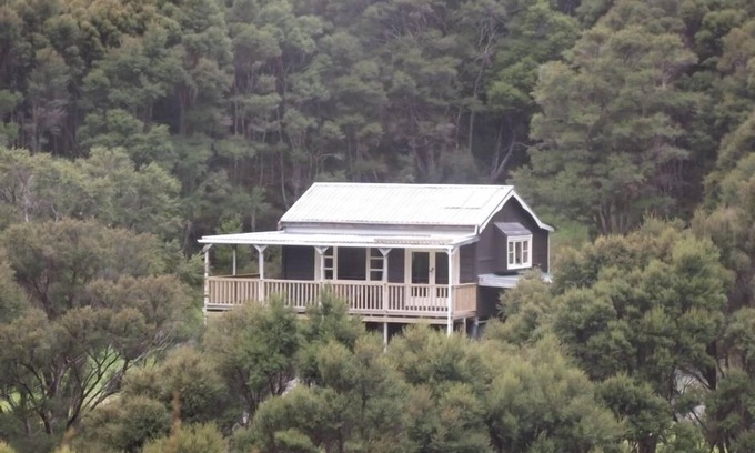 Tora Cabine | Une retraite de brousse privée - à seulement 35 minutes de Martinborough