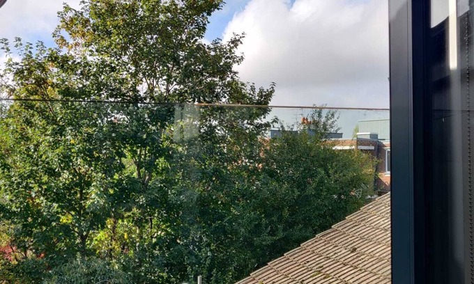 Coppetts Maison | Peaceful and cosy double bed room with skylight in modernised Edwardian house.