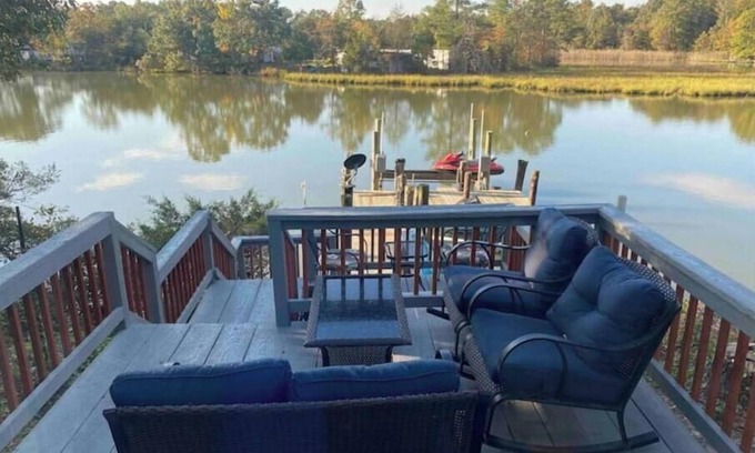 Colonial Beach Maison | Peaceful and Cozy Waterfront Home [just renovated]