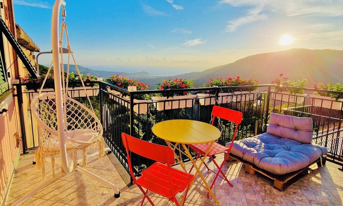 Sestri Levante Appartement | Peaceful and cozy home on the hills of Sestri Levante with amazing sea view.