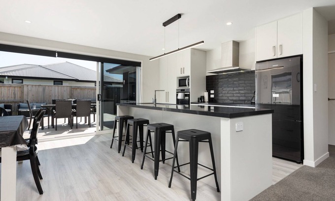 Papamoa Beach Maison | Peaceful and Private in Papamoa