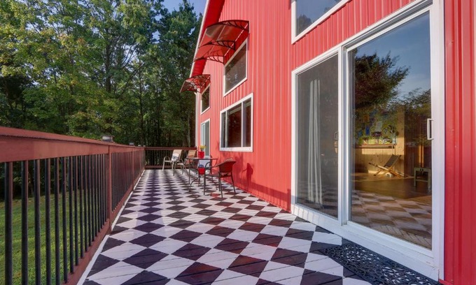 Ridgeway Maison | Peaceful Berkeley Springs Home Escape to Nature!