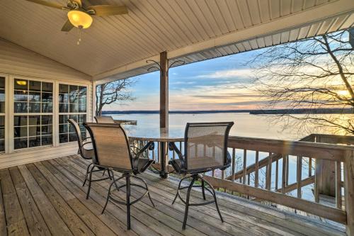 Big Sandy Maison | Peaceful Big Sandy Home with Deck on Kentucky Lake!