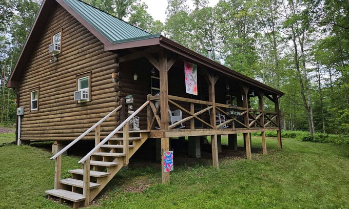 Farrandsville Cabine | Peaceful cabin in tranquil, private woodland