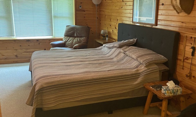 Burnside Cabine | Peaceful Cabin located in beautiful Des Moines River valley