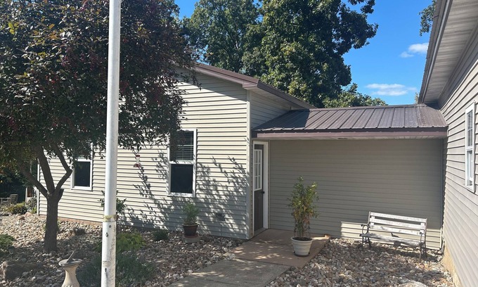 Fowler Cabine | Peaceful cabin with AC in charming Liberty