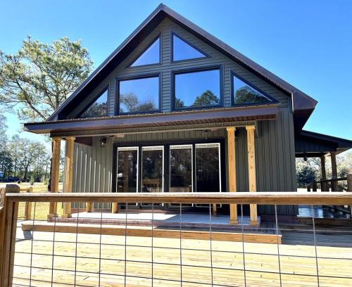 Claxton Maison | Peaceful Cabin with Dock and Pond Views in Georgia