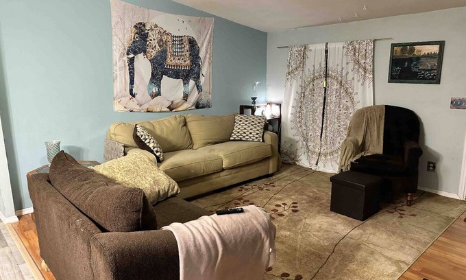 Fort White Maison | Peaceful cabin w/fireplace and hot tub, 10 minutes from the springs!