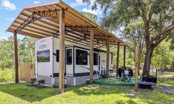 Pierson Maison | Peaceful caravan with AC in charming Pierson