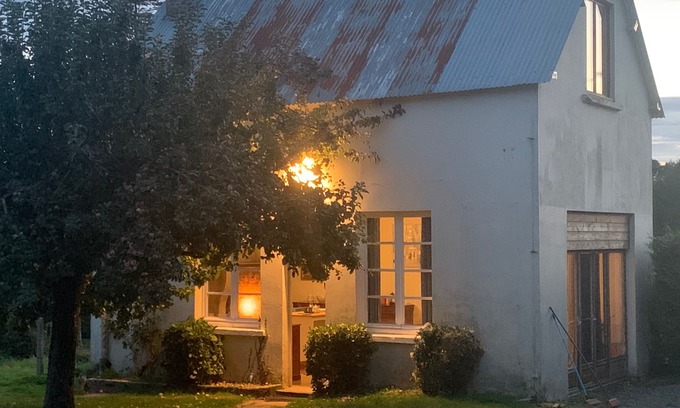Sourdeval Cottage | Gîte paisible et plein de charme en Normandie – animaux acceptés.