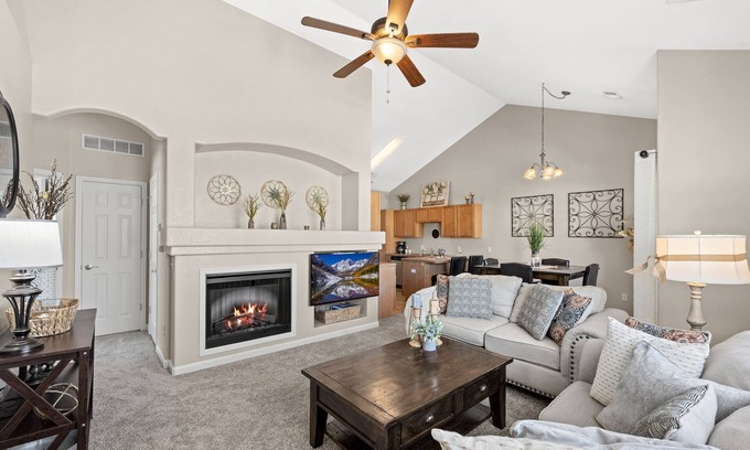 Aurora Copropriété | Peaceful Condo on Trail System