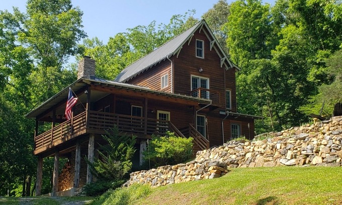 Lexington Cabine | Private Creekside Retreat w/ Fire Pit & Game Room Near Historic Lexington, VA