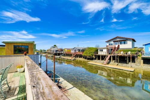 Eureka Maison | Peaceful Eureka Beach Cottage with 30-Foot Dock