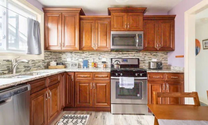 Ashburn Maison | Peaceful Family Home near Downtown, MDW, Free Park