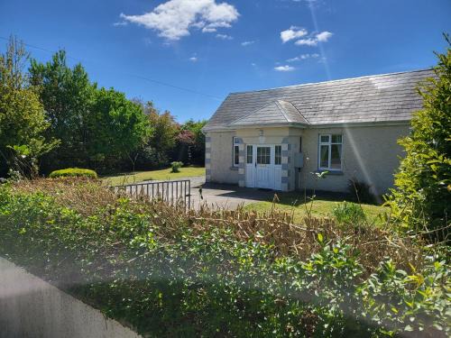 Castleblakeney Maison | Peaceful Farm Cottage in Menlough near Mountbellew, Ballinasloe, Athlone & Galway