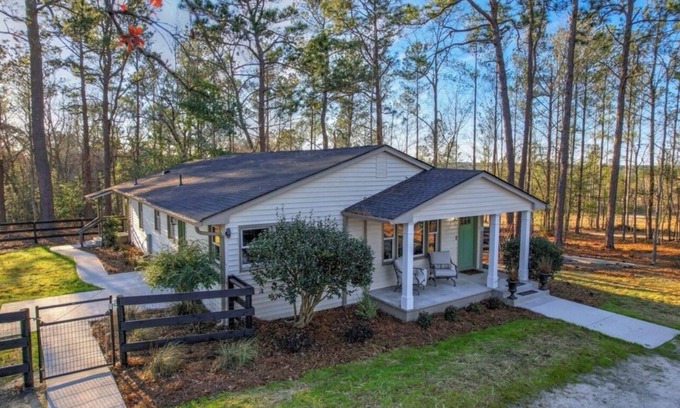 Aiken Maison | Peaceful farmette in charming Aiken with WiFi, AC