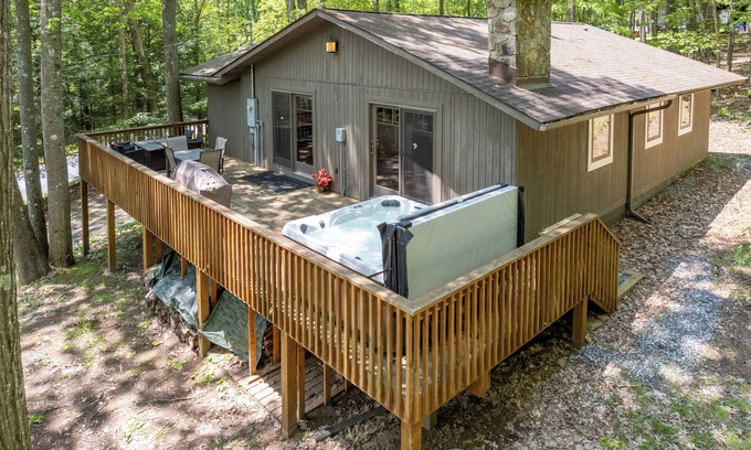 Sky Valley Maison | Peaceful Forest Escape w/ Lake Access