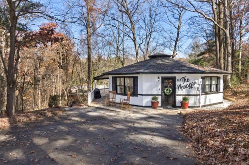 Arden Maison | Peaceful, fun, & funky round home with pool table