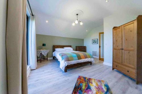 Wingfield Appartement | Peaceful Garden Studio near Gorey Sleeps 4 Parking