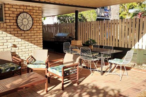 Greenslopes Maison | Peaceful Getaway - Stylish, Newly Updated House