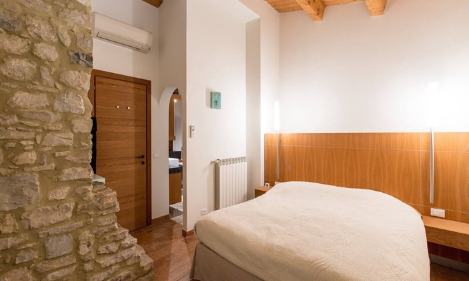 Ripabottoni Appartement | Maison avec piscine, jardin et wifi dans un village médiéval, avec vue panoramique.