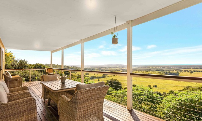Knockrow Maison | Peaceful Hinterland Hideaway- 5 * Location! Quick links to Lennox & Byron.