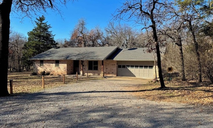 Edmond Maison | Peaceful Home Between Edmond & Guthrie + Minutes Away From I35 & Lazy E Arena