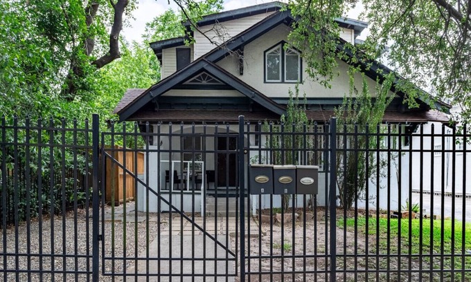Neartown Maison | Peaceful home in Montrose